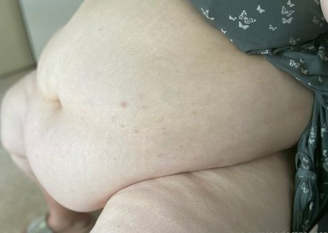 swimming pool onlyfans sexy picture