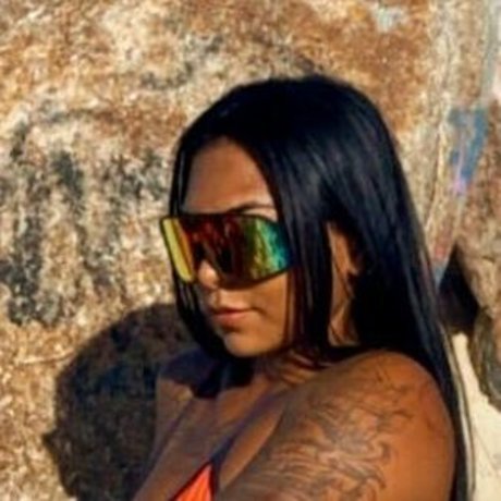 Beaweed xxx model image