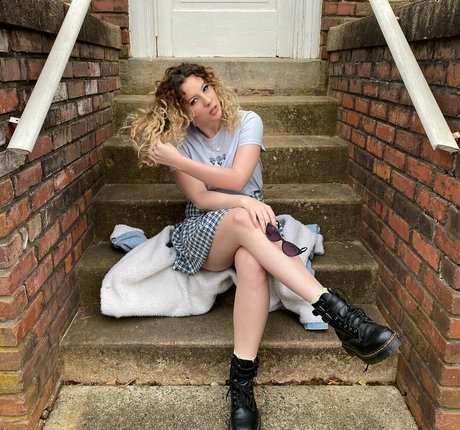 Kendi Ken ASMR naked model image