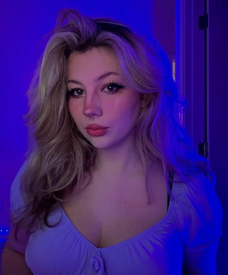 blonde cum onlyfans hot pic