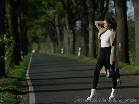 leniyoung official model top pic