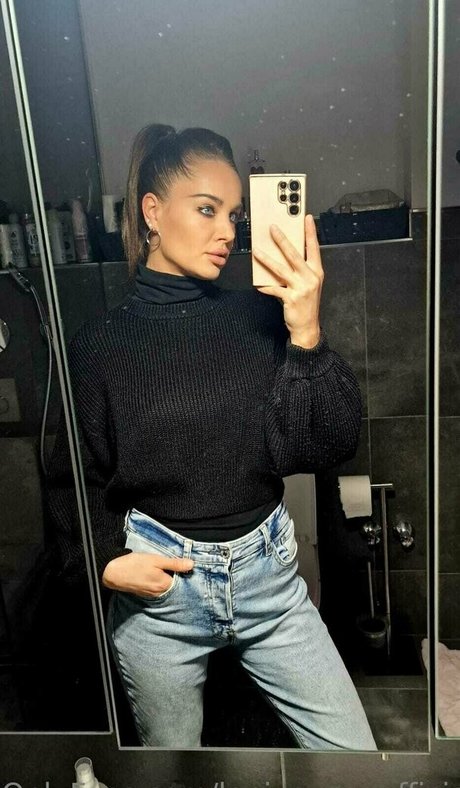 leniyoung official porn actress picture