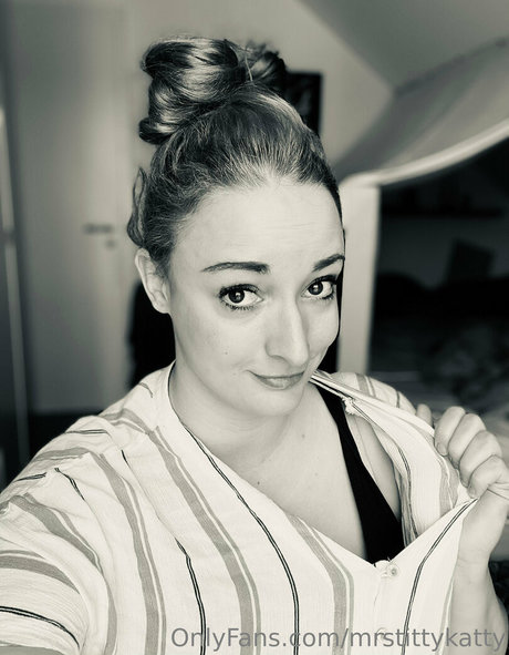 mrstittykatty pornstar sexy galleries