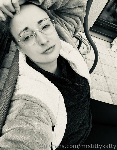 mrstittykatty porn model pic