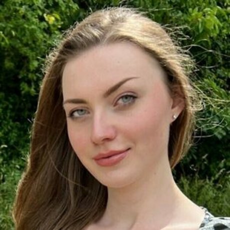 enjoy evelin free model exclusive gallery