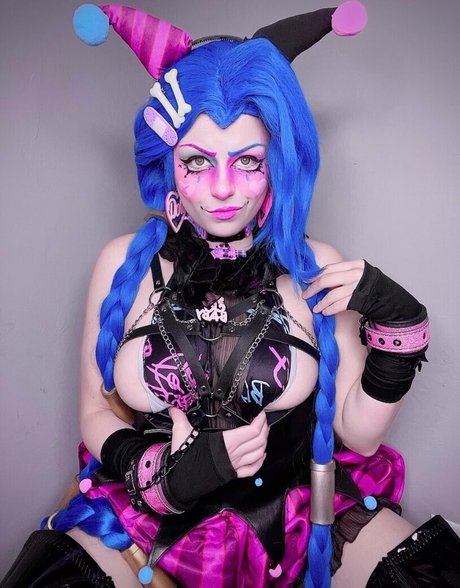 Maxalah nudes model picture