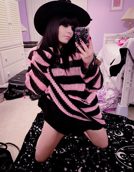 Maxalah model high quality gallery