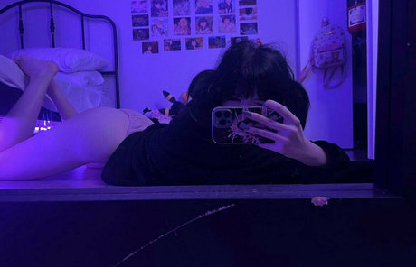 wuvkyu nude pornstar img