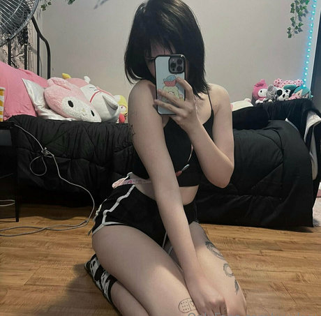 wuvkyu hot pornstar image