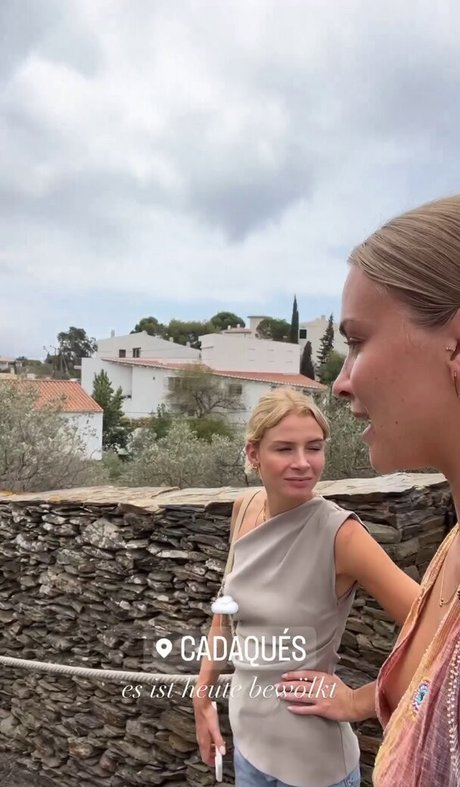 blue hair onlyfans art nude pic