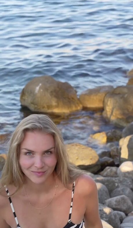 perfect shemale onlyfans pornos images