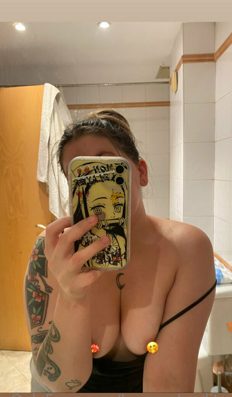 evvilmoon model beautiful picture