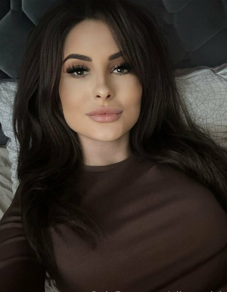 alisonwish Quick model image