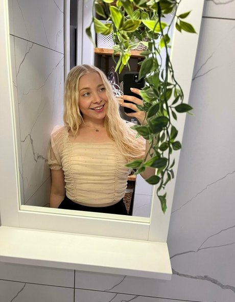 alora free high quality actress archive