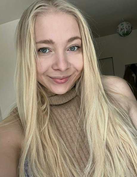 alora free pretty model galleries