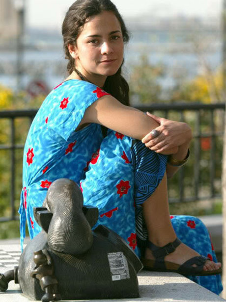 Alice Braga top model images