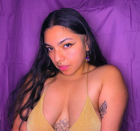 awkan free nudes model pic