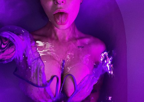 deli eva beautiful actress photos