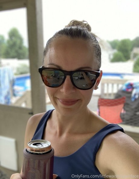 littlewaistinyourface pretty model pics