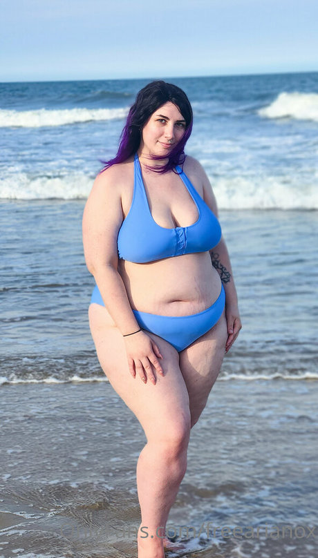 freearianox model naked photo