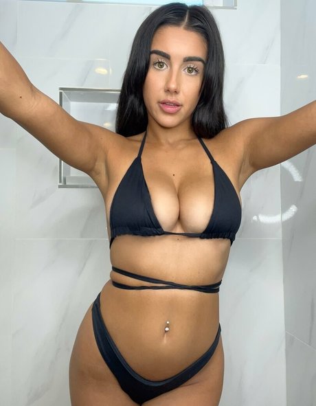 miafall model erotic image