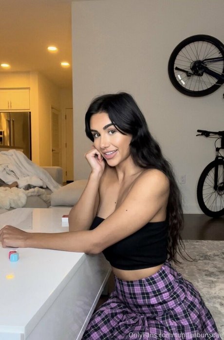 miafall hot star image