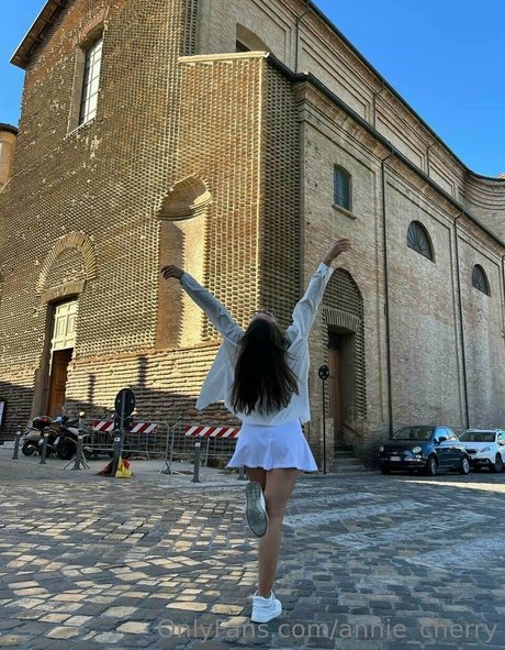 annie cherry pretty pornstar photo