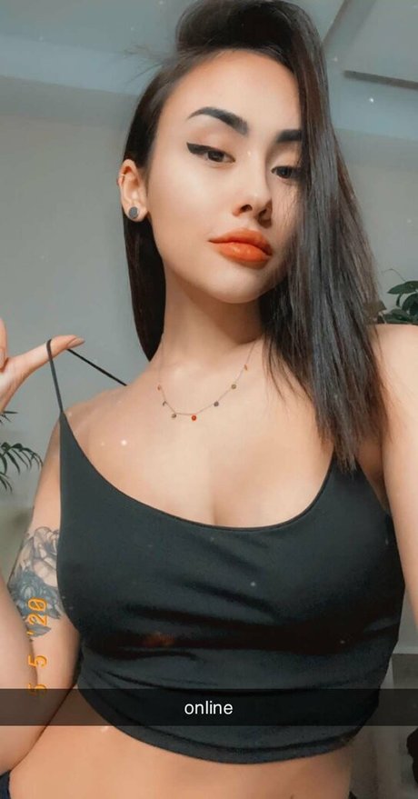 Lilpills pretty pornstar photo