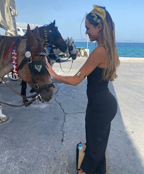 gangbang onlyfans hot porn pic