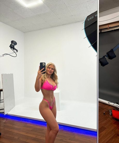 Chloee Tinnin model exclusive photo