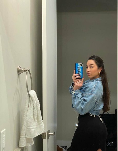 karleegrey Quick model image