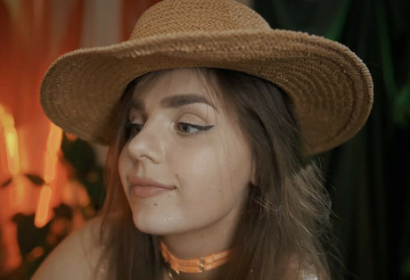 Excitease Chaturbate high quality model img