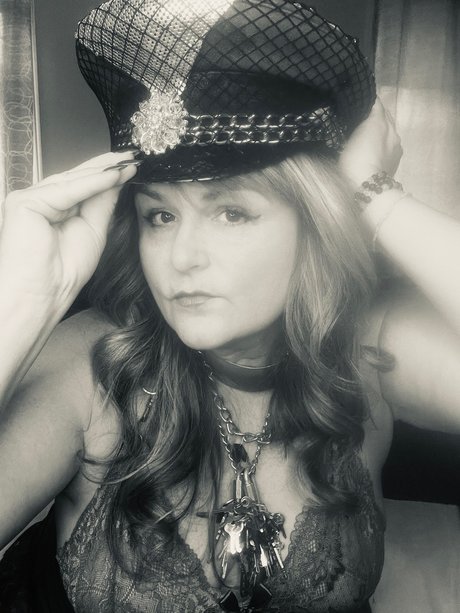 Chastity Queen star free pic