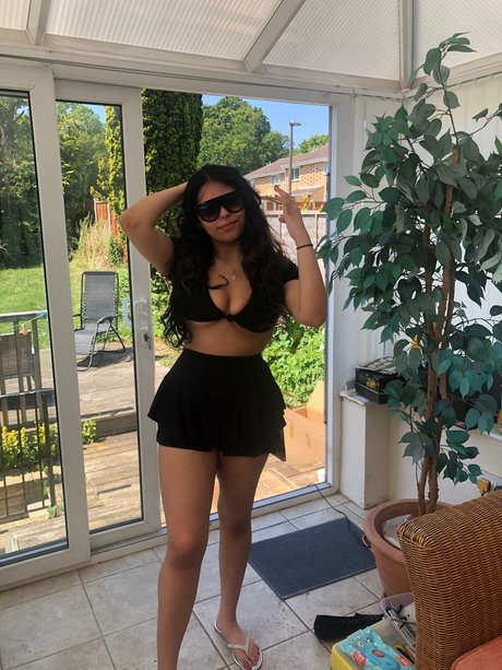 Amara Taz beautiful actress pictures