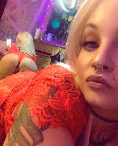 AriaLux pornstar galleries