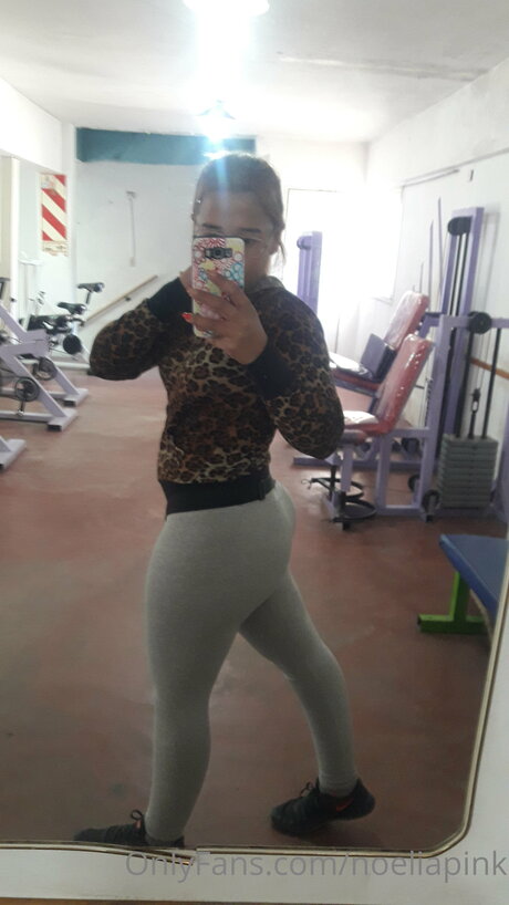 Noe Pink_ model beautiful img