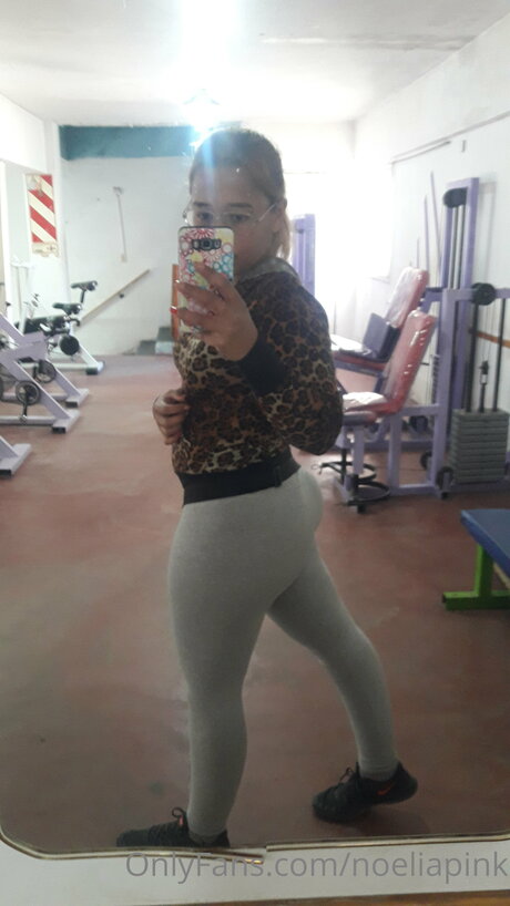 Noe Pink_ model exclusive pics