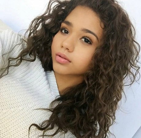 Aliz beautiful model photo