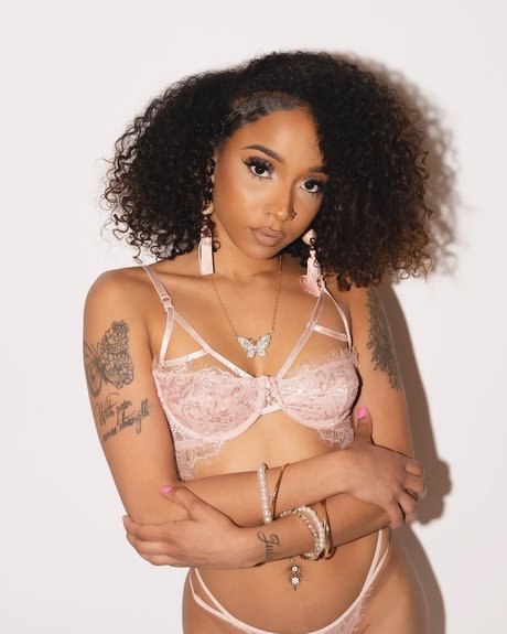 Nya_ model pretty images