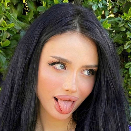 Andrea Oliveira nudes model pics