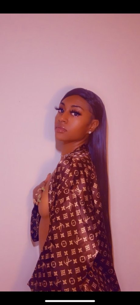 Kianna Love nude model gallery