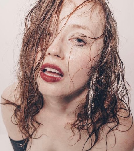 Alexandra Noir model naked pictures