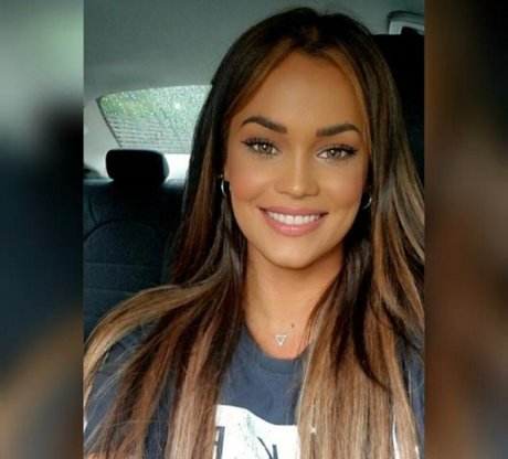 Adriana Luxxxxx pornstar pretty pics