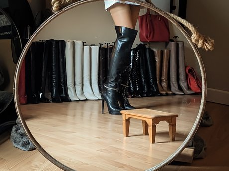 Mistress Blanche model naked archive