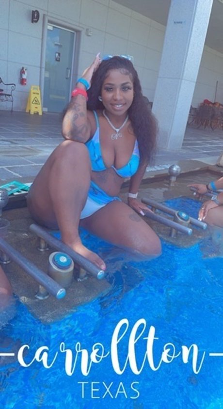 TheRealOne adult model gallery