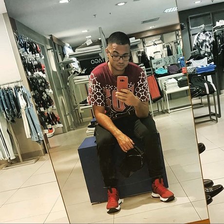 _136_ model naked img