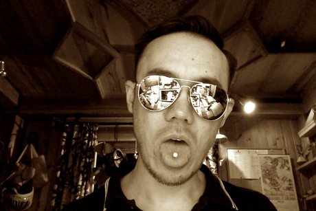 Aaron Bond nude actress pic