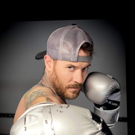 Aaron Hummer star pornographic photos