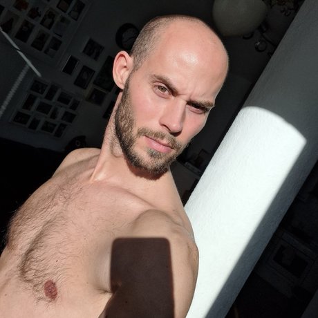 Official tomtheone xxx actress pic