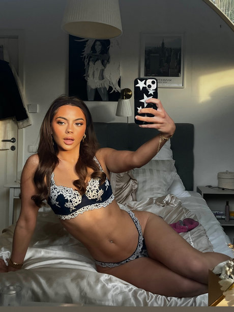 Alexandra Tsolakidis model nudes image